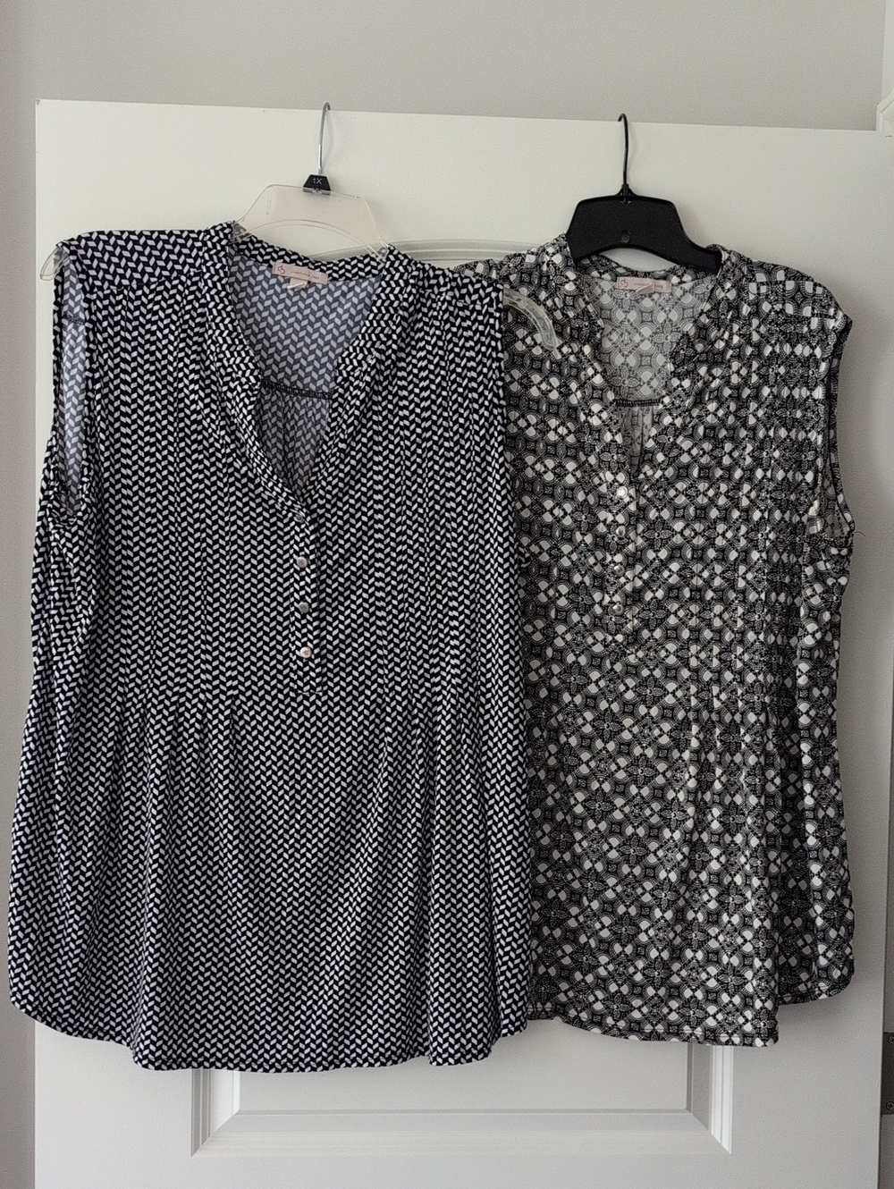 Bundle of 2 Womens Dress Barn Printed Sleeveless Blouses